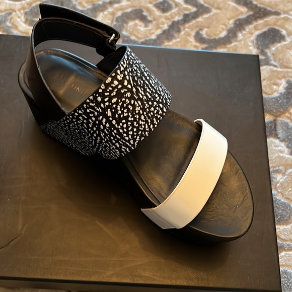 White and black Jazzy platform sandals.Size 37.Great condition. - Picture 3 of 5